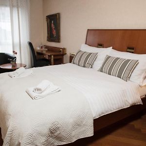 Historic Queen Room